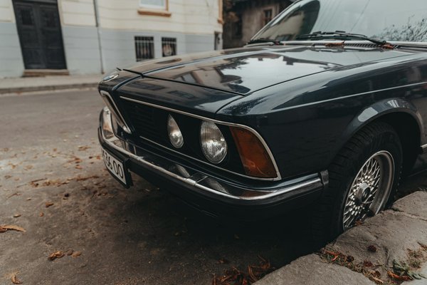 What Are the Key Components of a Capsule Wardrobe for UK Women?