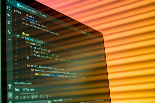 Crafting the perfect homemade chutney for an unforgettable cheese and cracker duo