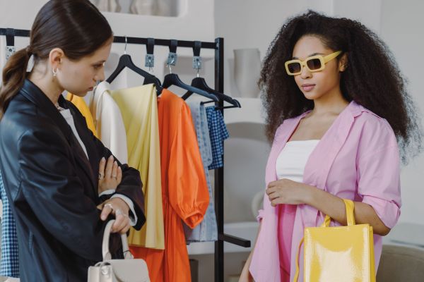 What Are the Best Tips for Accessorizing UK Women's Fashion Outfits?